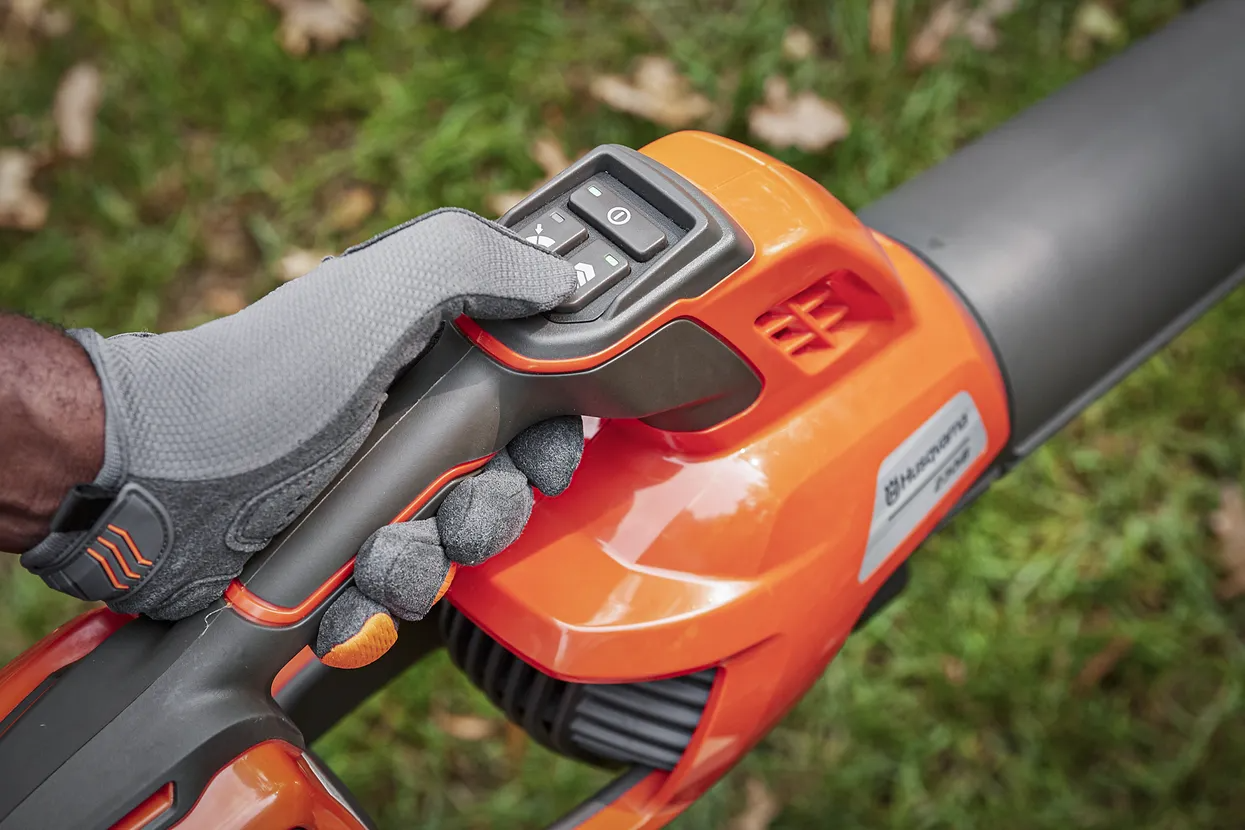 Fúkač lístia HUSQVARNA 230iB BEZ BATÉRIE A NABÍJAČKY
