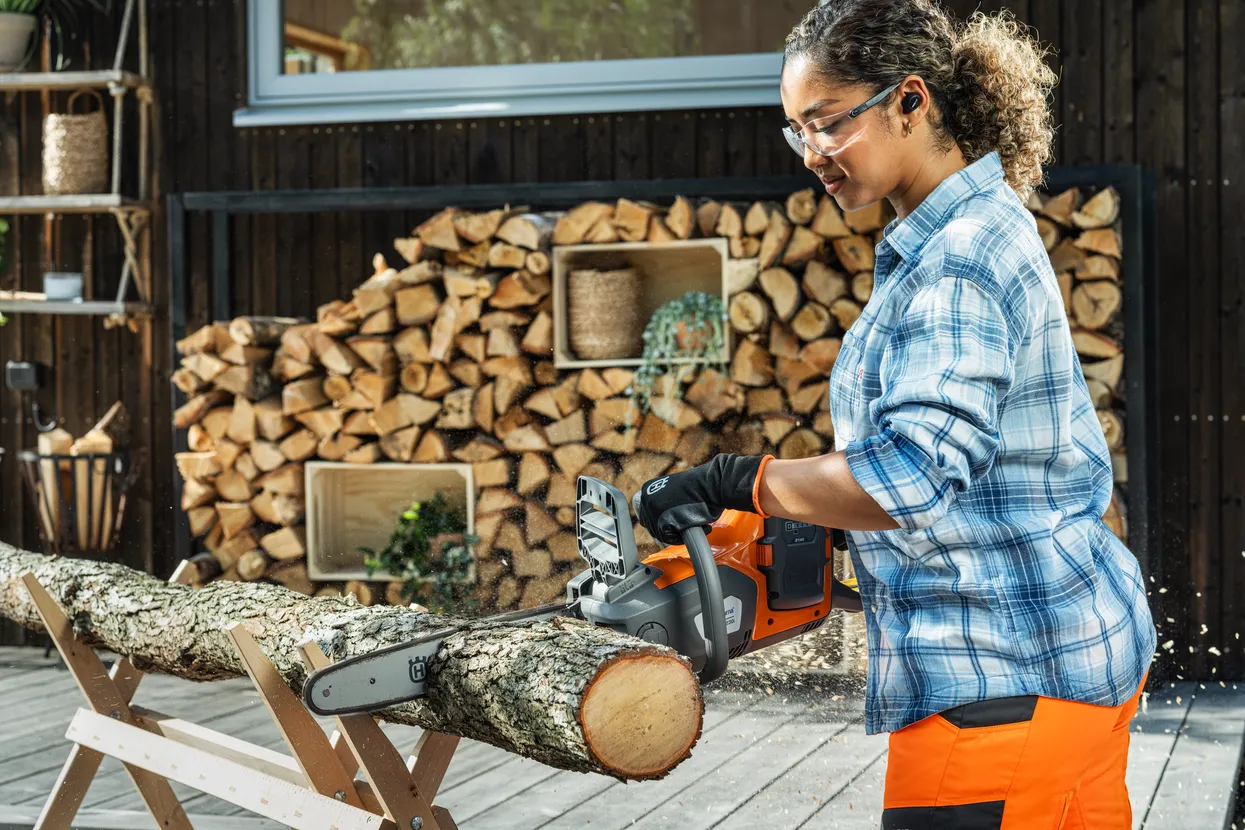 Akumulátorová reťazová píla Husqvarna 230i