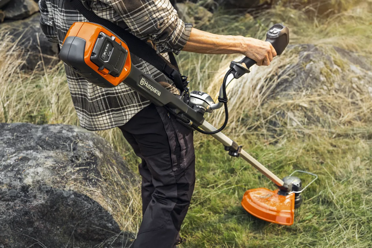 Akumulátorový krovinorez Husqvarna 220iR bez aku a nabíjačky