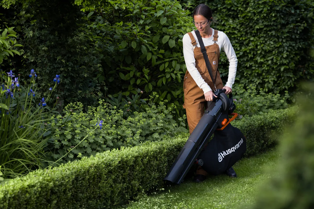 Fúkač a vysávač lístia Husqvarna Aspire™ BVX-P4A s akumulátorom a nabíjačkou