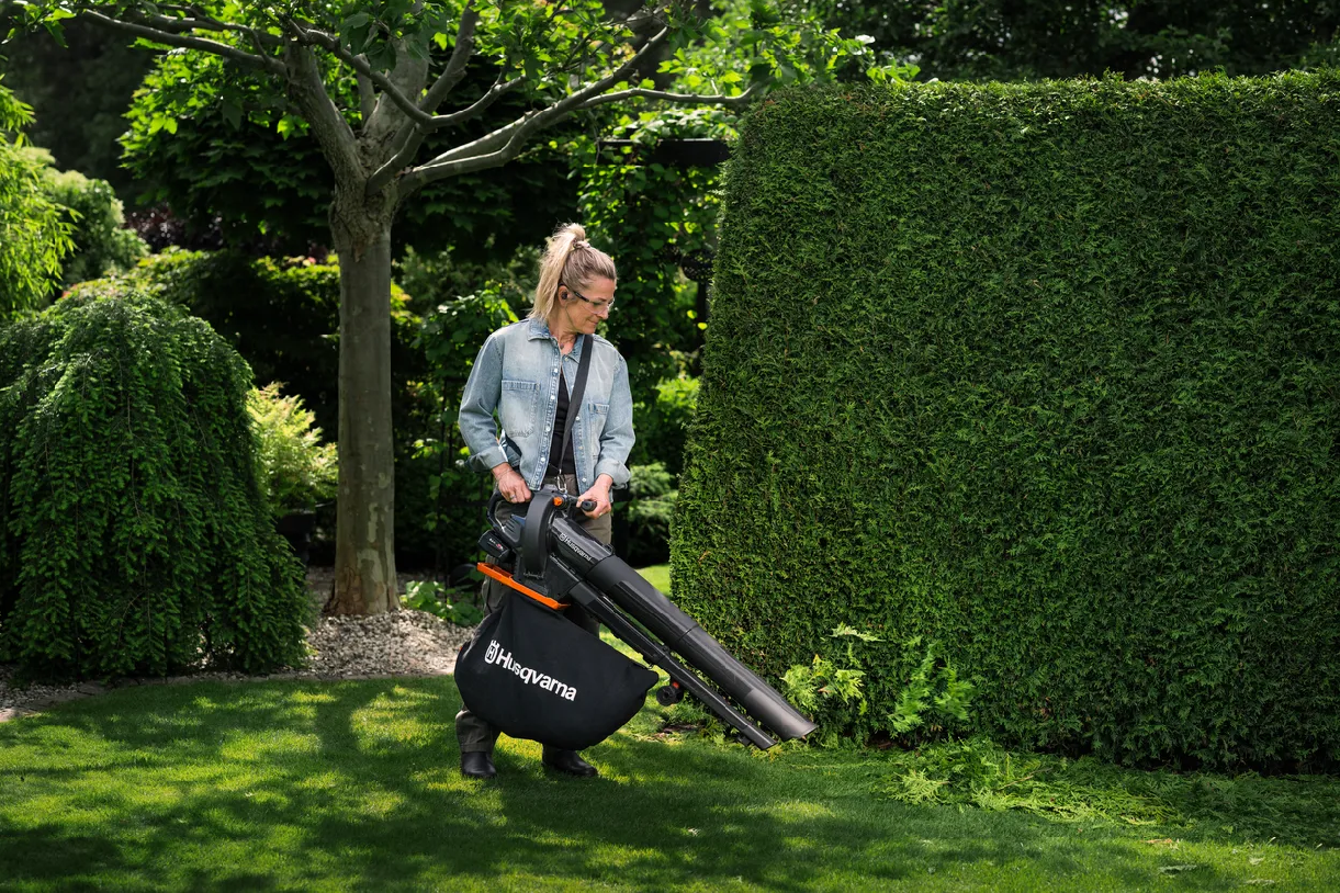 Fúkač a vysávač lístia Husqvarna Aspire™ BVX-P4A s akumulátorom a nabíjačkou