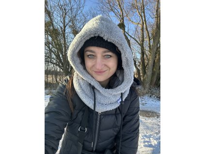 Světle šedá kukla