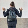 Batoh na venčení psa – pohodlné nošení na zádech