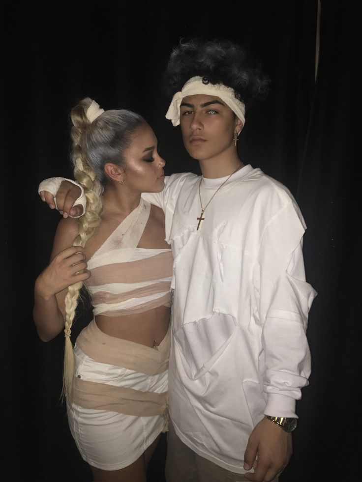 jednoduchý halloween kostým mumie pár