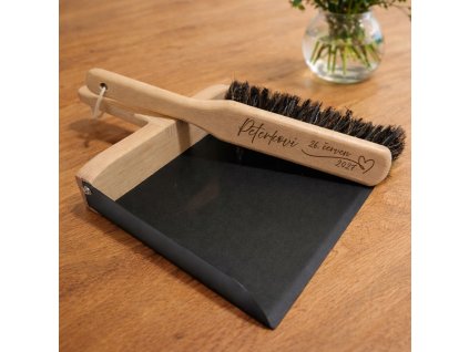 Svatební smetáček a lopatka s příjmením