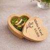 Dřevěná krabička na prstýnky ve tvaru srdce - pomněnky
