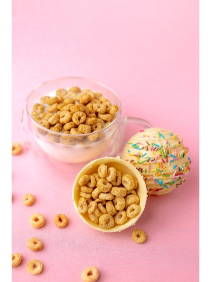 bílá s medovými kroužky