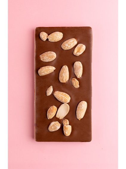 mléčná se slanými mandlemi