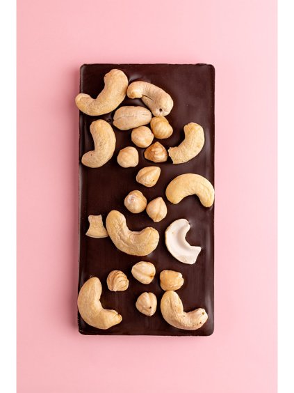 hořká čokoláda s oříšky