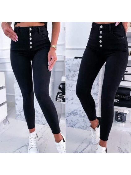 Čierne džínsy so striebornými gombíkmi