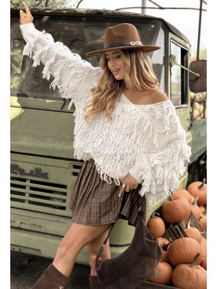 Biely svetrík so strapcami