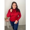 Červený sveter s voľným golierom
