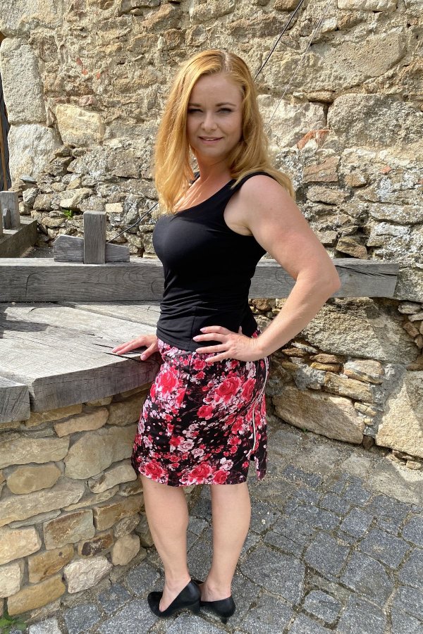 Sukně - černá - květinová se zipem