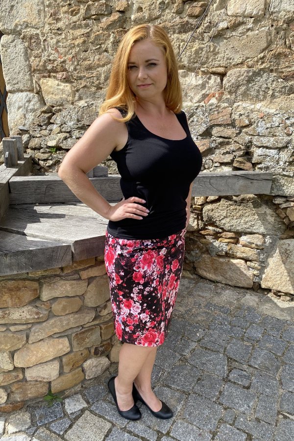 Sukně - černá - květinová se zipem