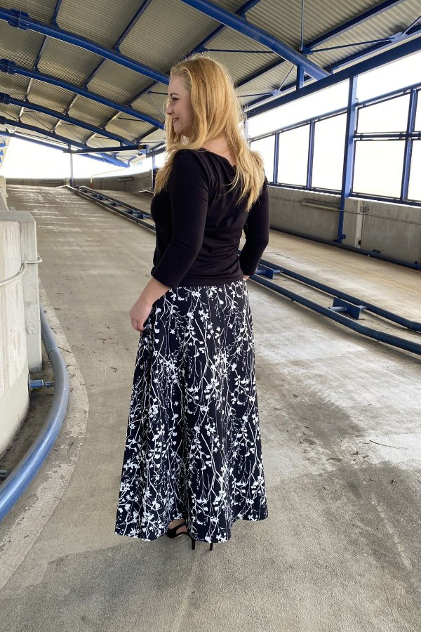 Dlouhá sukně - černobílé drobné květy