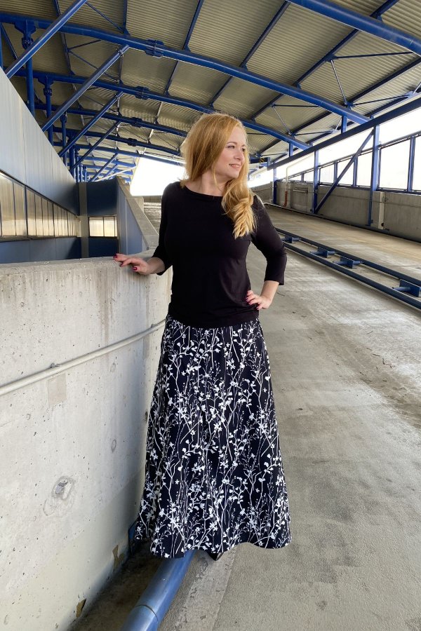 Dlouhá sukně - černobílé drobné květy