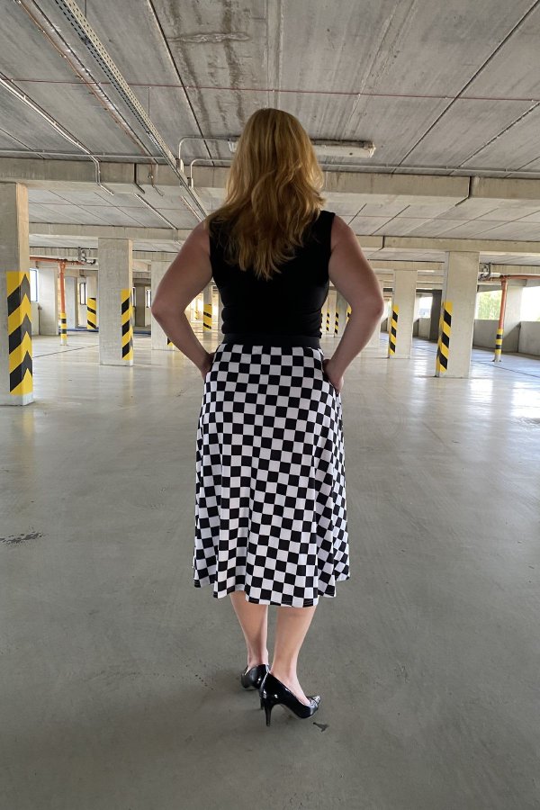 MIDI sukně - černobílá šachovnice