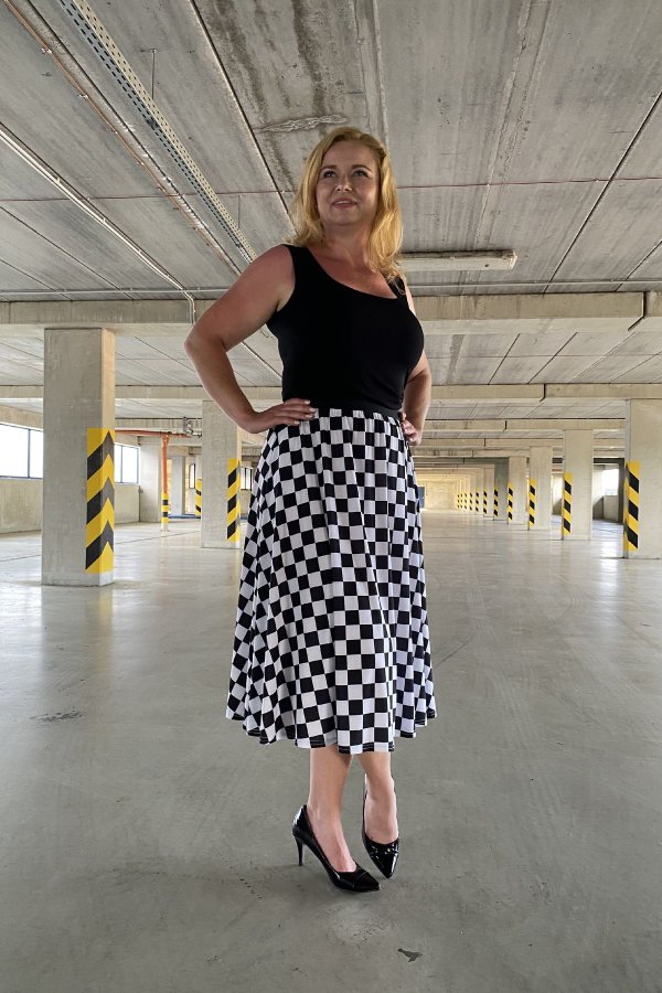 MIDI sukně - černobílá šachovnice