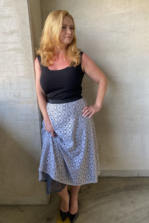 MIDI sukně - krajková - šedá