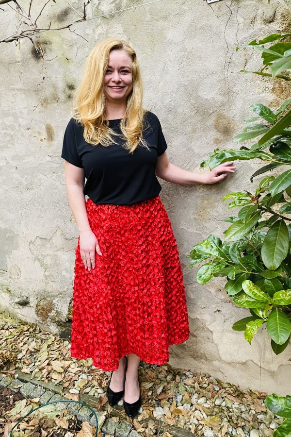 MIDI sukně - červená 3D vzor lístečky