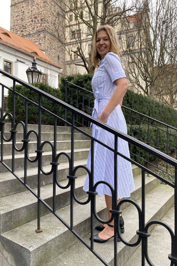 Košilové šaty RETRO - bílo modré pruhy