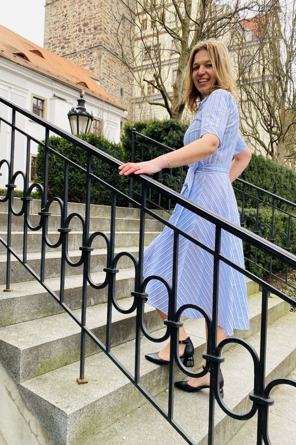 Košilové šaty RETRO - bílo modré pruhy