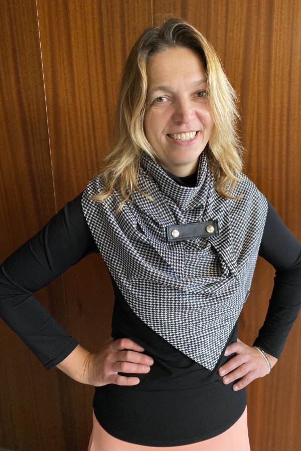 Šátek - kohoutí stopa - černobílý