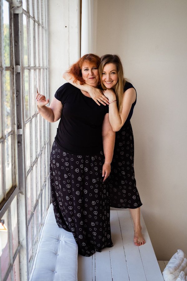 MIDI sukně - černobílé srdíčka