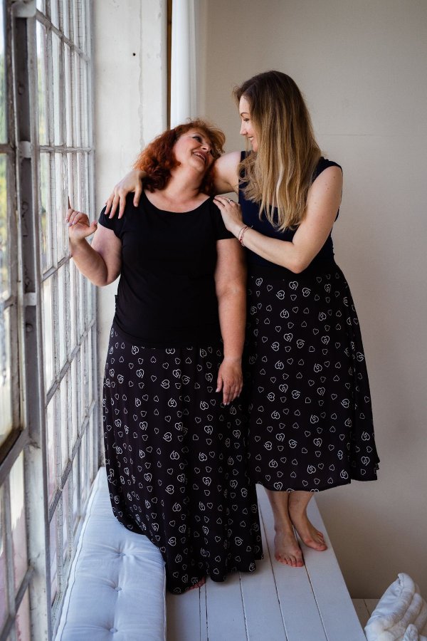 MIDI sukně - černobílé srdíčka