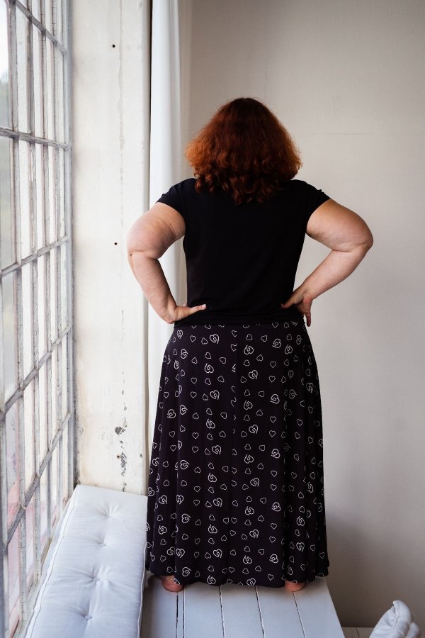 Dlouhá sukně - černobílé srdíčka
