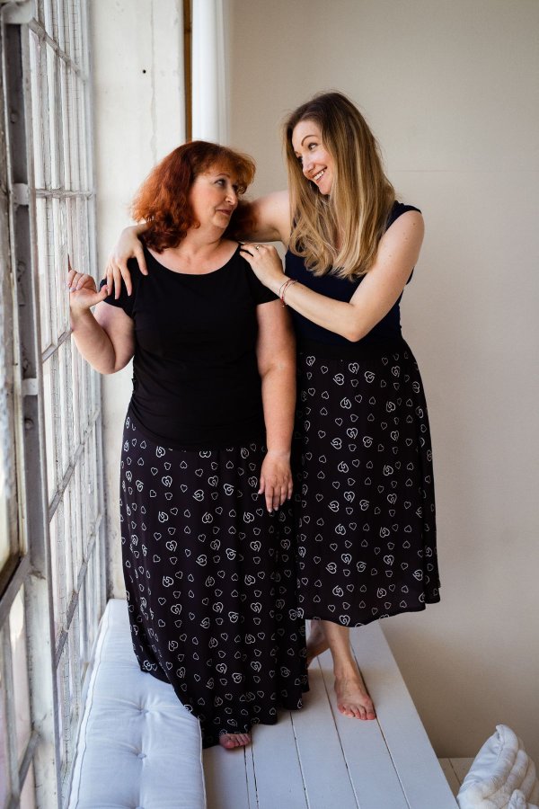 Dlouhá sukně - černobílé srdíčka