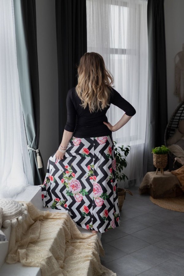 Dlouhá sukně - pas - cik cak a růže