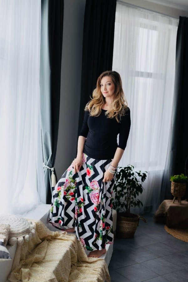 Dlouhá sukně - pas - cik cak a růže