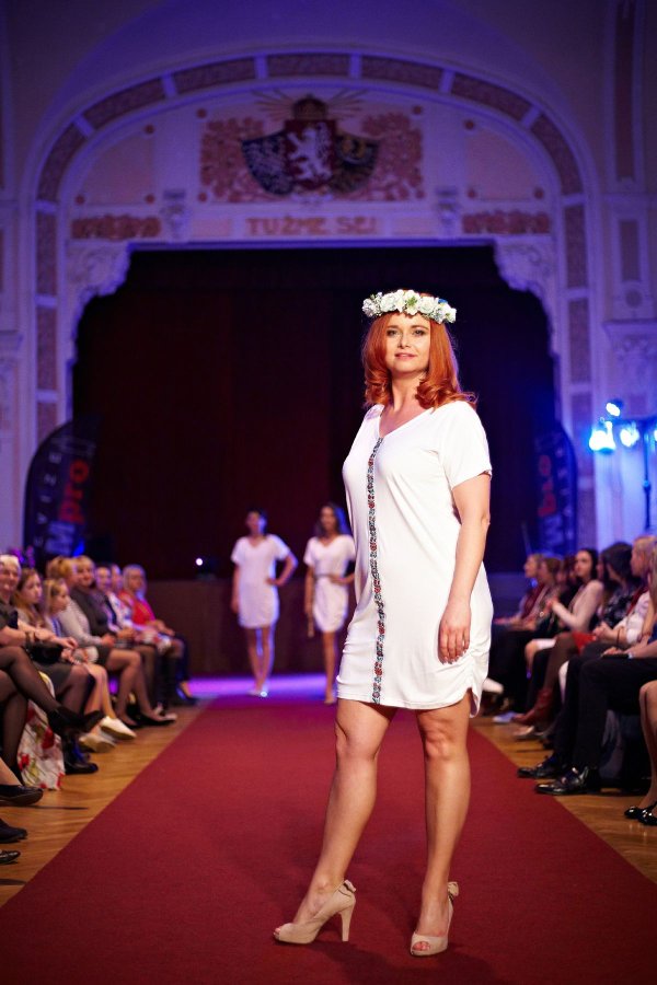 Sára - bílé - FOLKLÓR