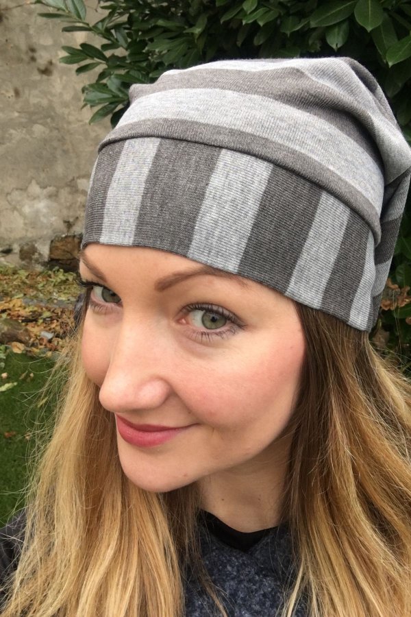 Čepice - šedá pruhovaná
