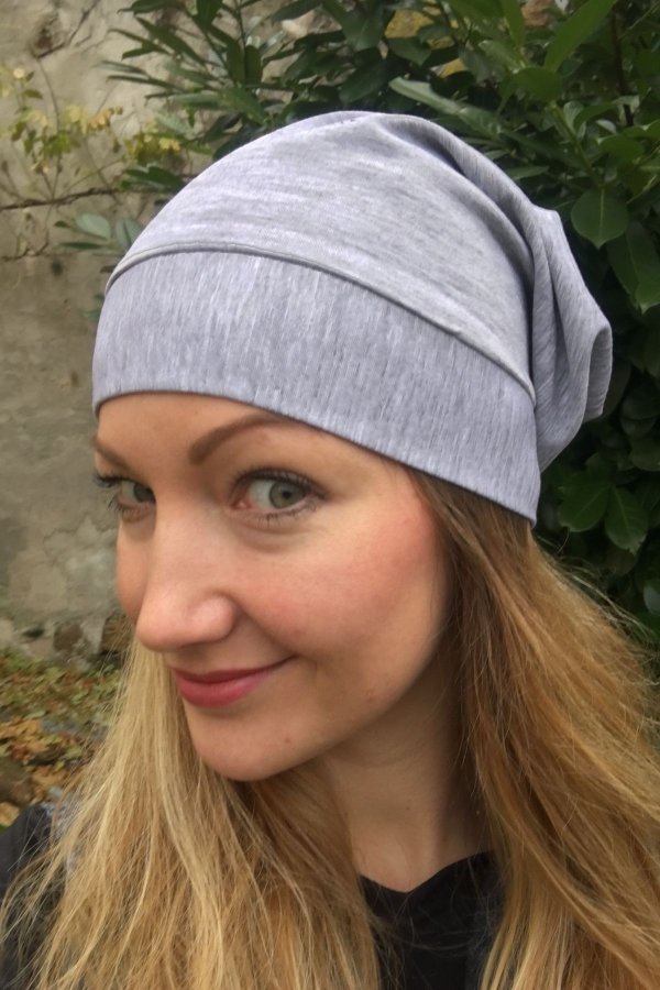 Čepice - světle šedá