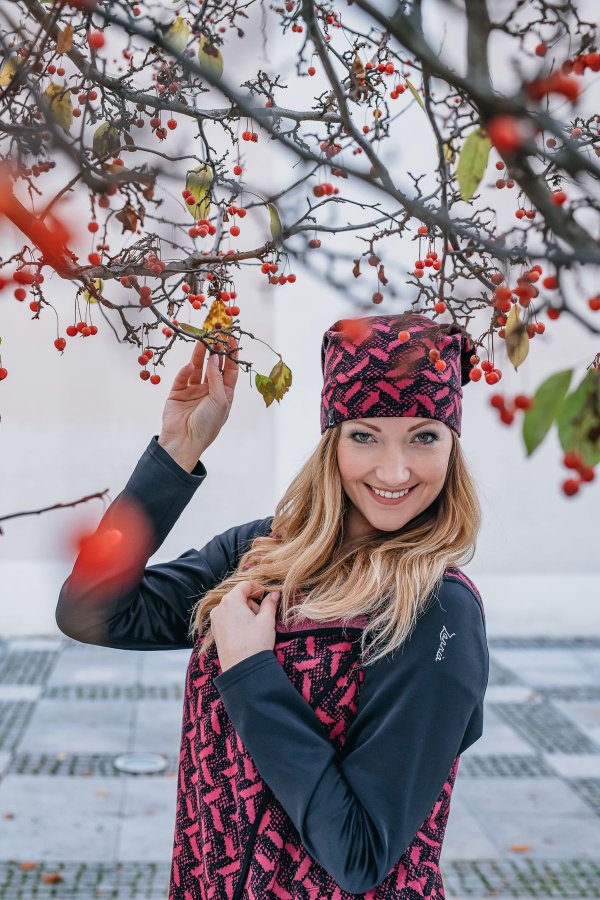 Čepice - bordó černá - pleteninová