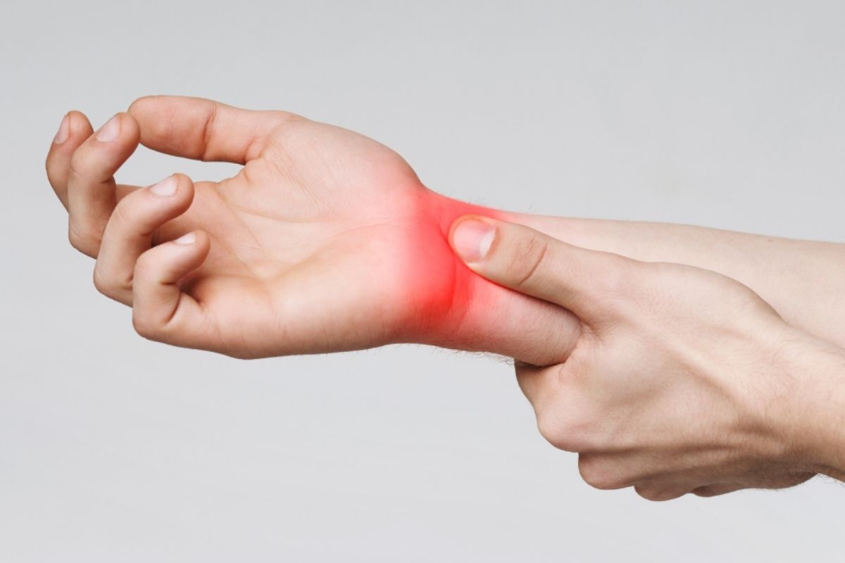 КАРПАЛЕН ТУНЕЛ – синдром на карпалния тунел, симптоми и бърза помощ