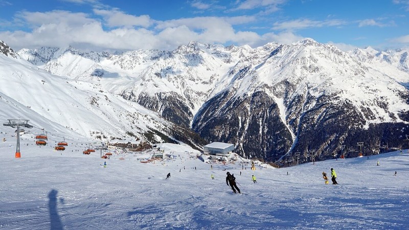 Top 12 míst roku 2025, kam za sněhem z Prahy autem