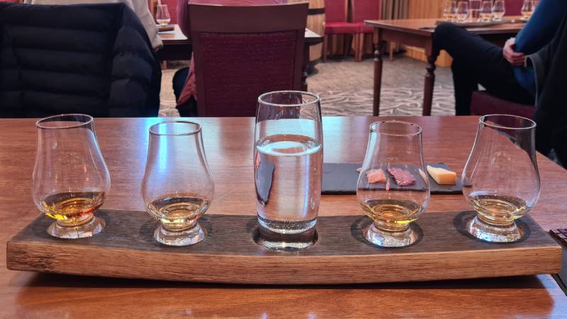 whisky-tasting-scotish-edinburgh-zapakuj
