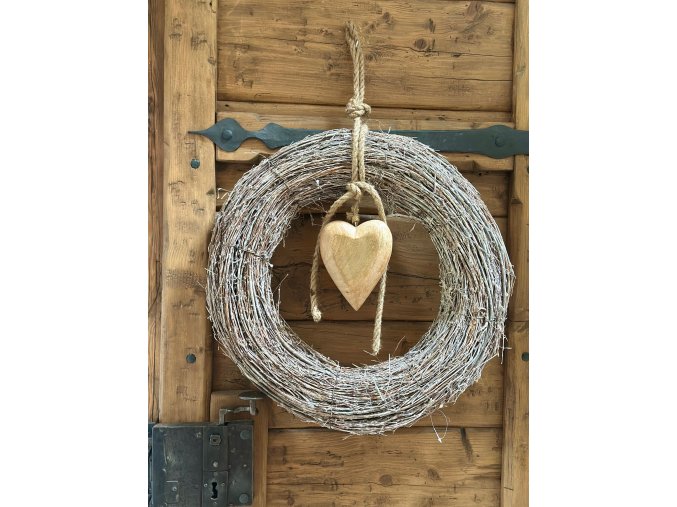 Velký věnec s masivním srdcem - 50 cm