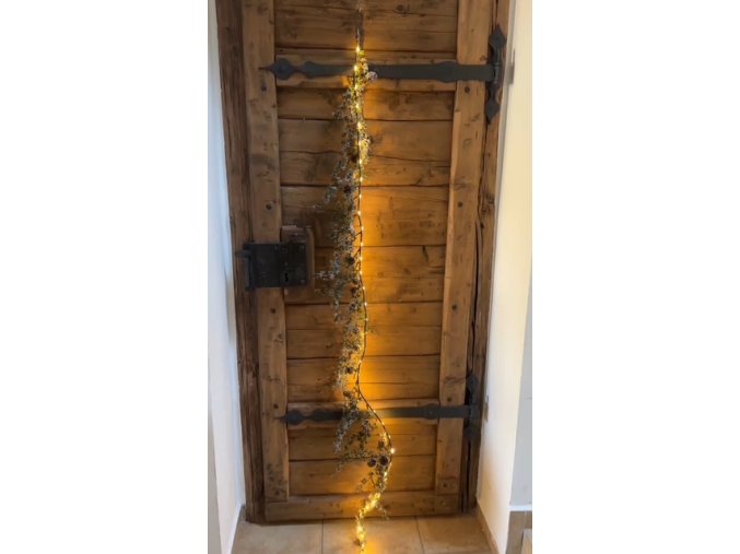 Svítící LED řetěz - modřínový