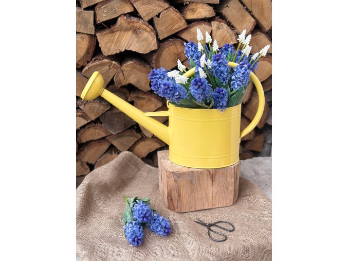 Plechová konev - žlutá