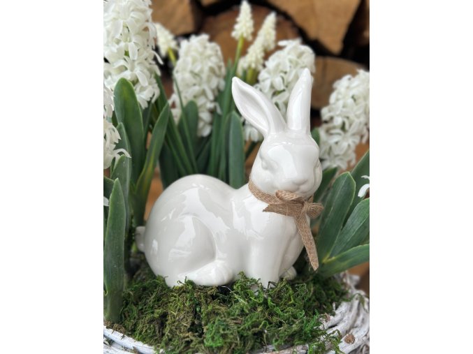 Porcelánový zajíc s mašlí