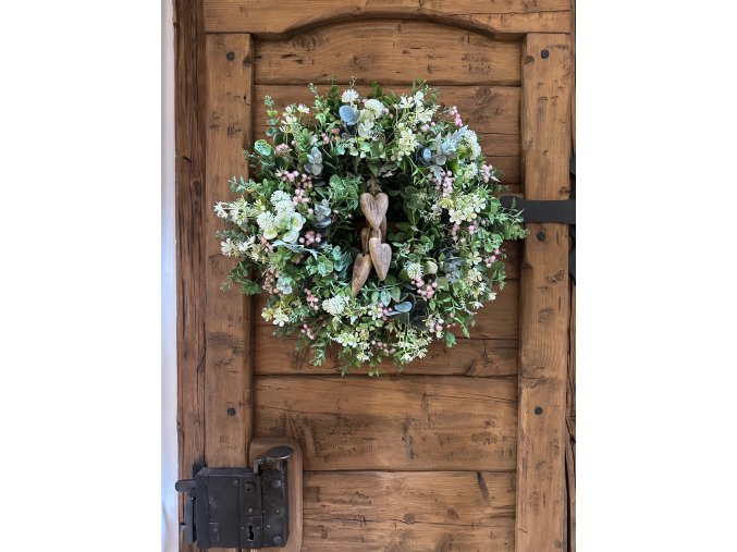 PREMIUM Celoroční věnec se srdíčky (umělý) - 50 cm