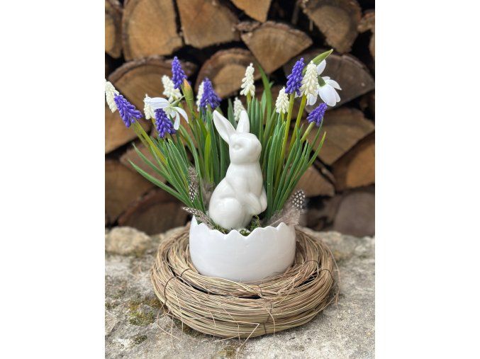 Jarní dekorace na stůl