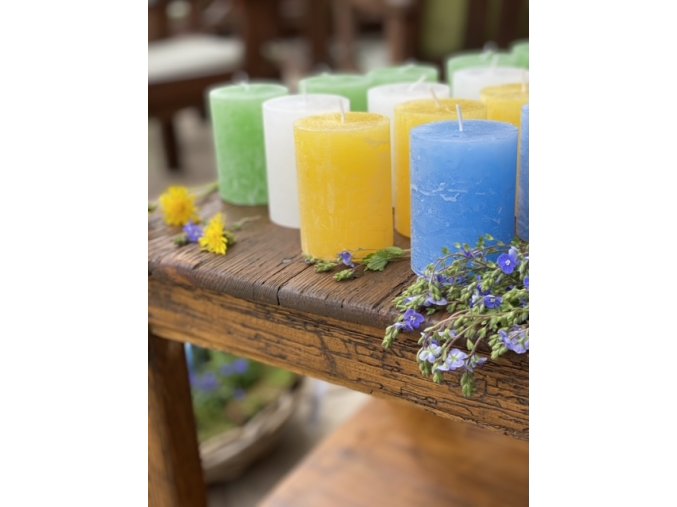 SLEVA 35 %: Rustikální svíčka - různé barvy