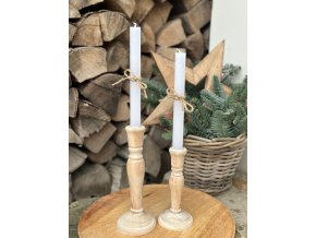 SLEVA 40 % (cena již po slevě) Dřevěný svícen na úzkou svíčku