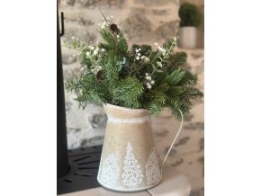 Plechový džbán s motivem chaloupky - světlý