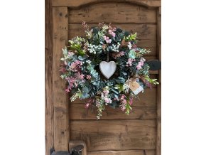 Celoroční věnec se srdíčkem (umělý)